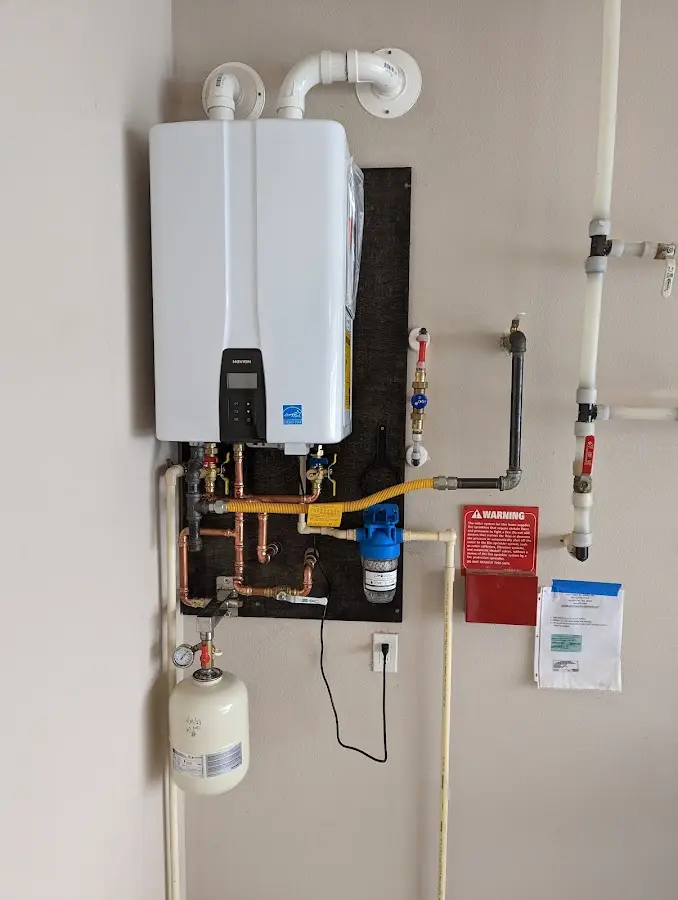 Professional plumber installing copper piping in a Findlay home