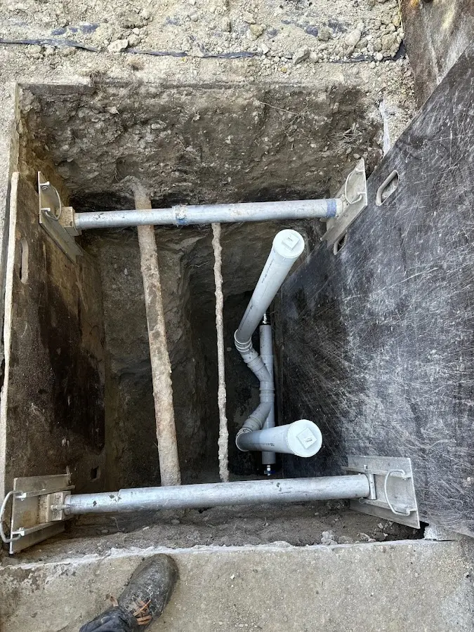 Experienced plumber completing Drain Cleaning work in Findlay